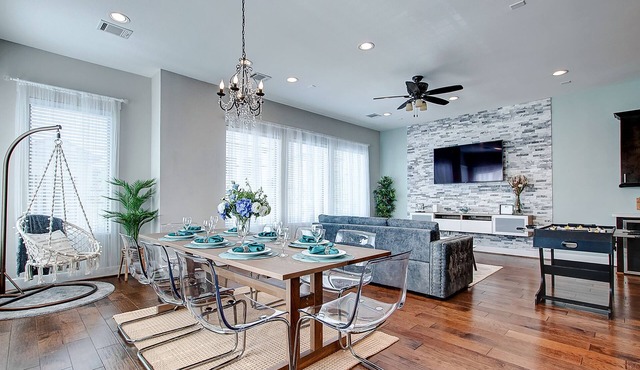 Stunning Houston Home Near Stadiums, Downtown Views, Sleeps 12