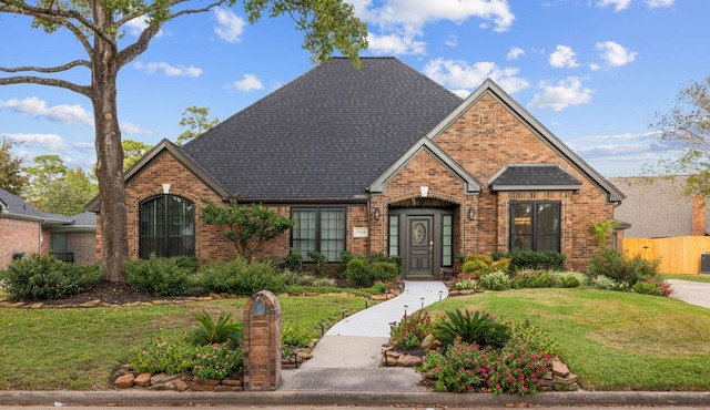 Stunning Luxury Getaway W/Pool & King Suite!