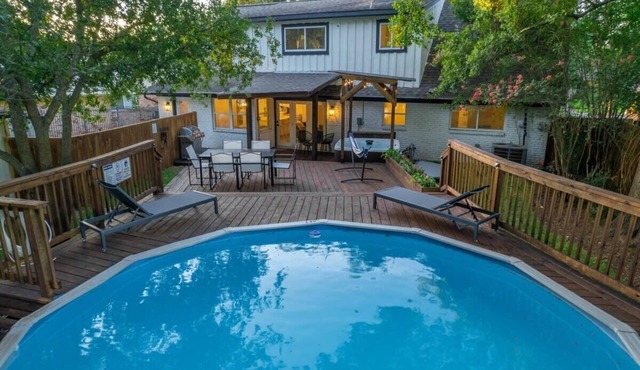 Stunning Modern Dream Home w Pool, Grill, Foosball