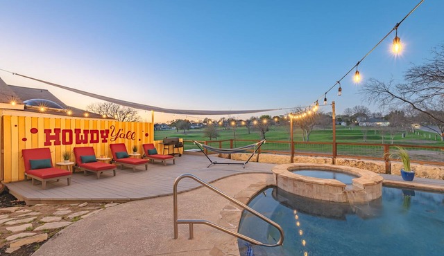 Stunning Pool overlooking Golf course with Game room
