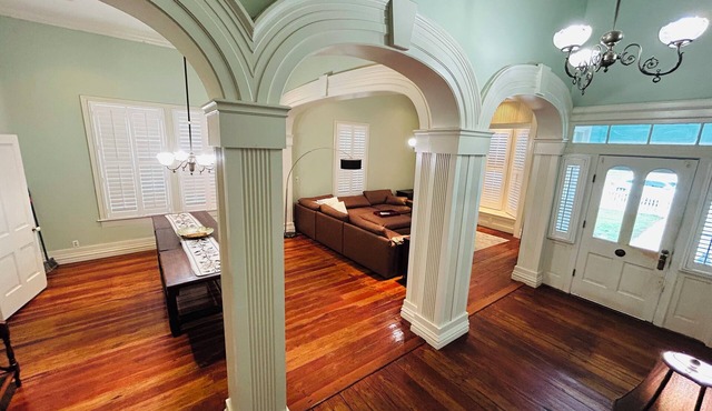 Stunning Victorian 1865 home walking distance to downtown.