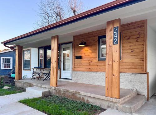 Stylish 1940s Home with Barn Guest House