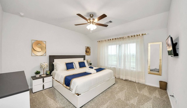 Stylish 3 Bedroom Oasis Near Katy Mills