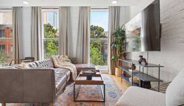 Stylish CBD Hotel Suite | Near French Quarter