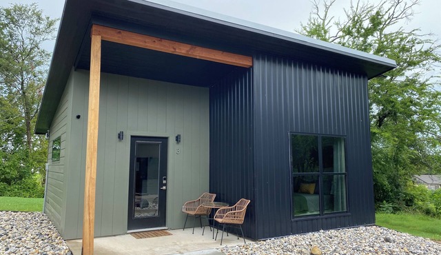 Stylish Cottage located in downtown Mount Vernon!