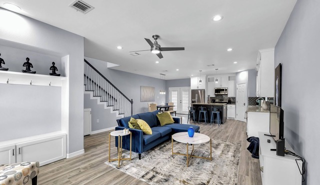 Stylish Home 10 minutes from Downtown