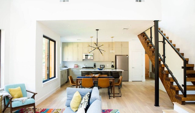 Stylish Home, Dedicated WFH, Conveniently Located
