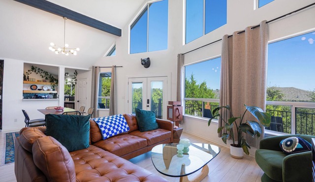 Stylish Lake Travis Getaway! Beach Access, Poker & VR