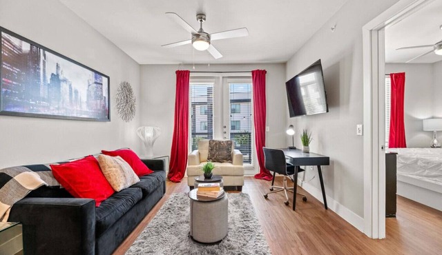 Stylish Luxury King Bed | Gym+Pool+Stockyards