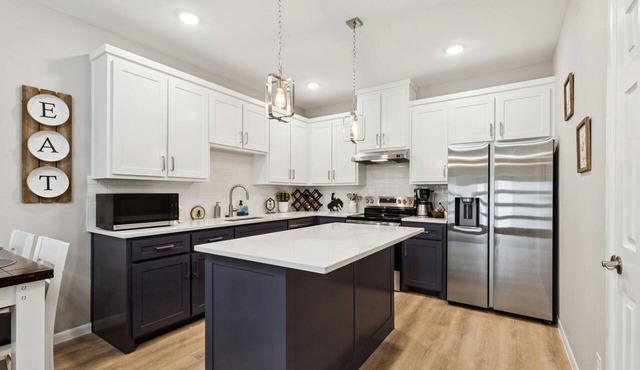 Stylish New Home Near the Fort Worth Stockyards — 2 Minutes Away, Sleeps 8