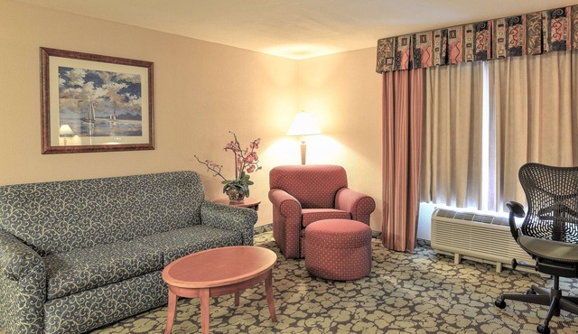 Stylish Stay with Outdoor Pool and Free Breakfast Near Houston’s Best Shopping