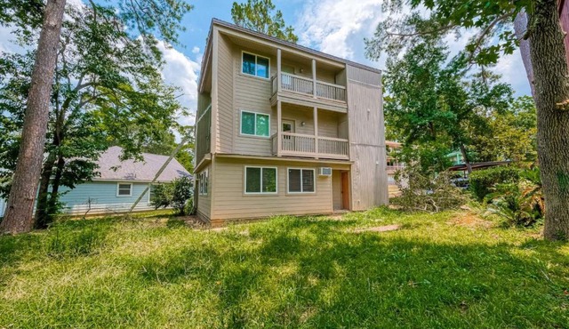 Stylish Studio on Lake Conroe in Montgomery