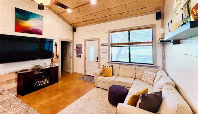 Stylish Zen Cottage at KC Memory Lane