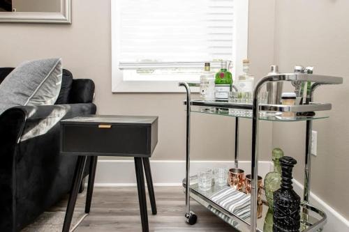 Suite & Simple in SoMa - A Stylish Stay for 1 or 2