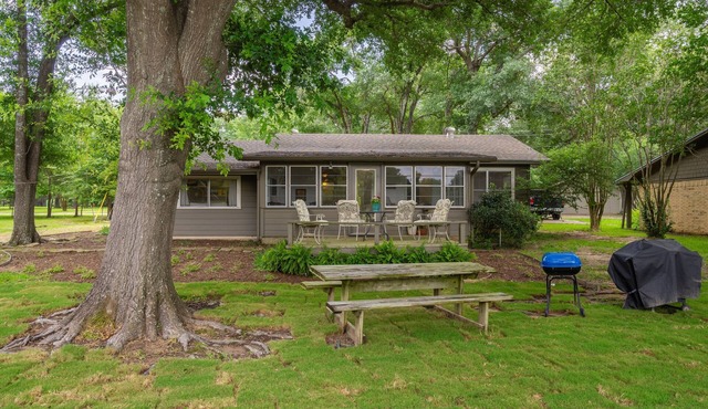 Summer at the Lake! Book now for your preferred dates. friends, family, pups!