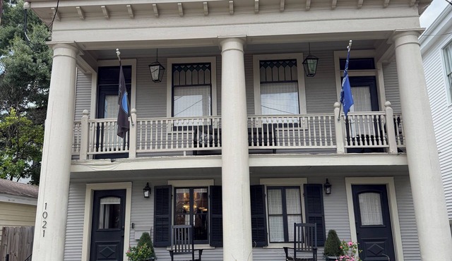 SUMMER BLOCKBUSTER - FULLY FURNISHED SUMMER RENTAL WITH IDEAL LOCATION