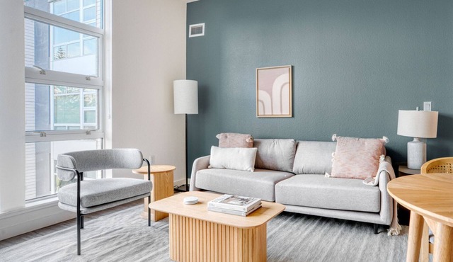 Sunlit Berkeley 1BR w/Gym, Roof & W/D, nr Amtrak, by Blueground in Berkeley
