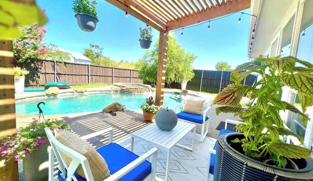 Sunny 4BR w/Backyard Oasis | 15 Min to Lakes