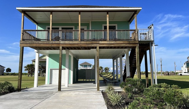 Sunny Catalina, family friendly 10 minutes walk from private beach