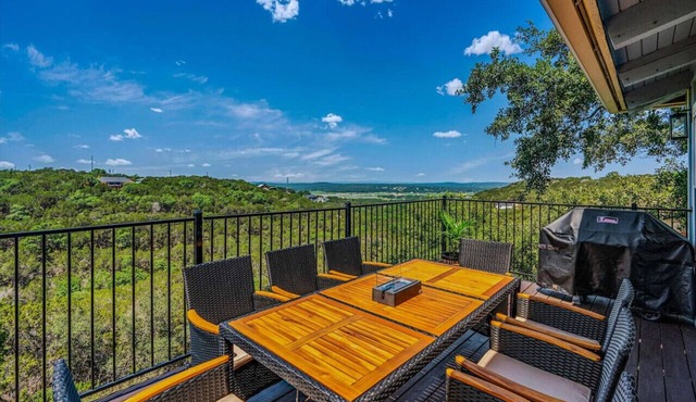 Sunset Lake Travis Views, Luxe 12-Person Retreat Near Wineries & Trails