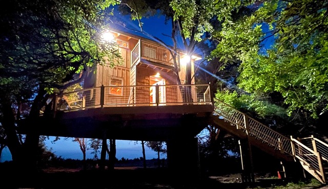 Sunset Reset TreeHouse in Darlington