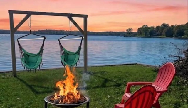 Sunset Tower Cabin on Lake Richland Chambers with Balcony Water View - Corsicana