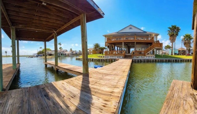 Sunset Vibes and Waterfront Tides - 4 bedroom waterfront house