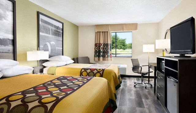 Super 8 by Wyndham Clinton/Jackson West