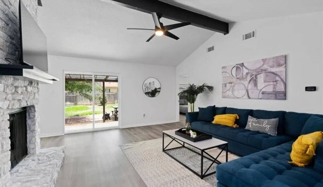 Super Comfy Home with Hot Tub