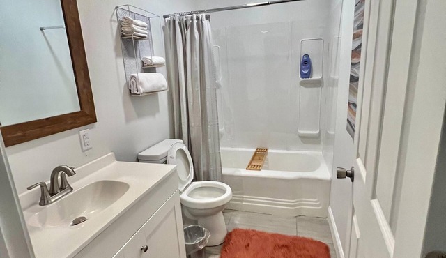 Super Spacious 3 Bedroom House, w/2 Living Rooms and Close to Everything