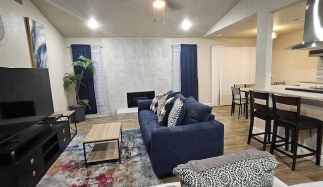 SUPERHOST. Luxury home in Haltom City! Baby Crib,Near Lake, Parks &Golf course