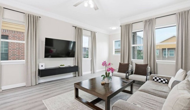 SW Houston 2BR | King Beds, Pets Welcome
