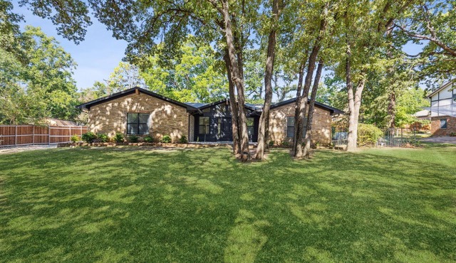 TCH - Spacious 4bd/3ba in Grapevine with Workspace in Grapevine