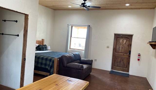 Ten Bits Ranch - Room #19 Lewis Land & Cattle Co.