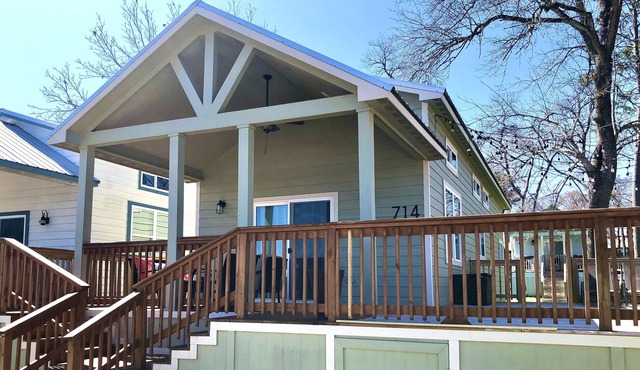 Texas Renaissance Festival! Lake Front Conroe 3 BR Condo with massive porch! in Willis