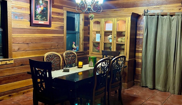 Texas Rustic Cozy Home in San Antonio Texas - 15 minutes from the Airport
