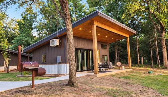 Texas Tiny Cabins #1 - Cozy Getaway Near Texoma in Grayson County