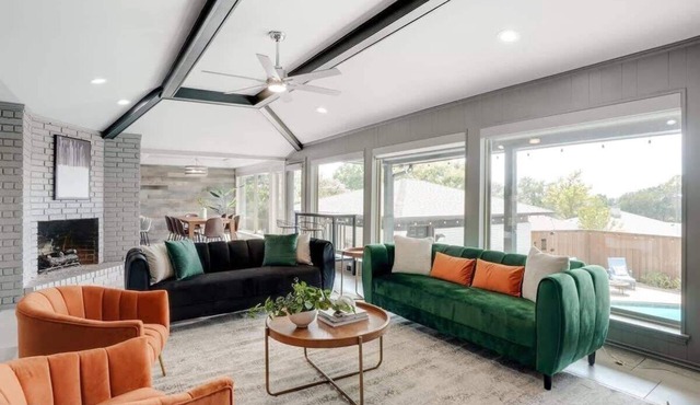 The Alamo Abode - Lake View, Pool, Newly Renovated
