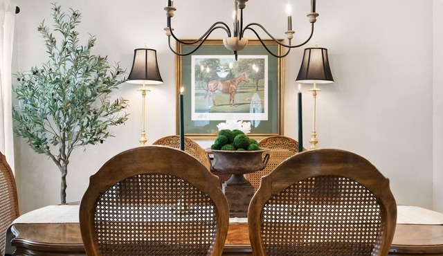 The Annie, 2 Bed- 1 Bath Charming and Newly Renovated Home - "A Guest Favorite!"