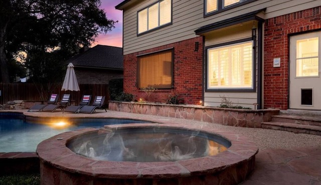 The Ashton - Heated Pool & Spa, King Beds, A Luxury Retreat