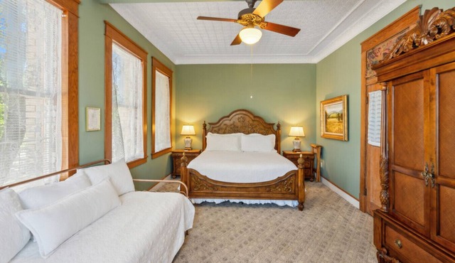 The Austin Room at The Eastland Historic Hotel