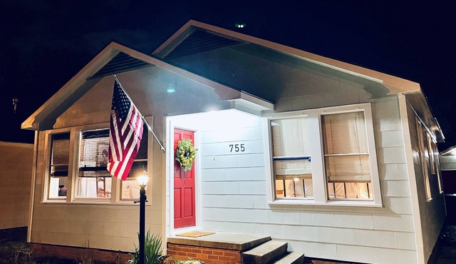 The Capitol Cottage -perfect for any stay in Baton Rouge! 2BR location location