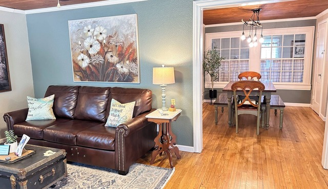 The Compass, Entire House with World Travelers Theme near TSU