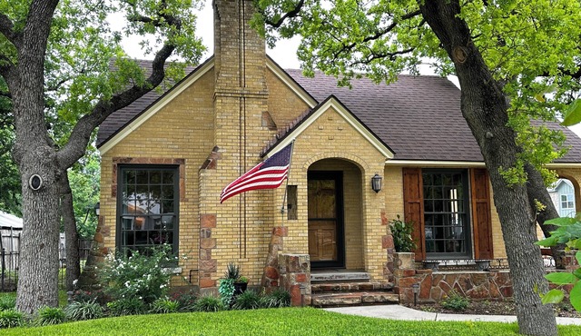 The Compass Loft Studio near TSU with EV Charger