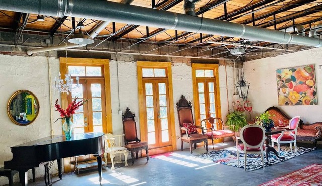 The Garden House - 'Artsy Elegance' - A "Stay to Remember" in Beauregard Town!