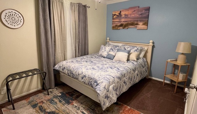 The Happy Hyde Away-Peaceful & Quite Cozy Home!