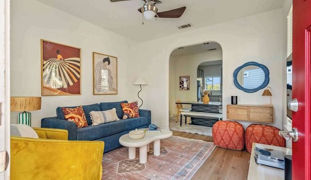 The Hideout - 2BR East Austin Home & Backyard