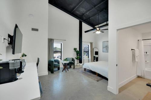 The Lawson Loft – Walkable DT 209