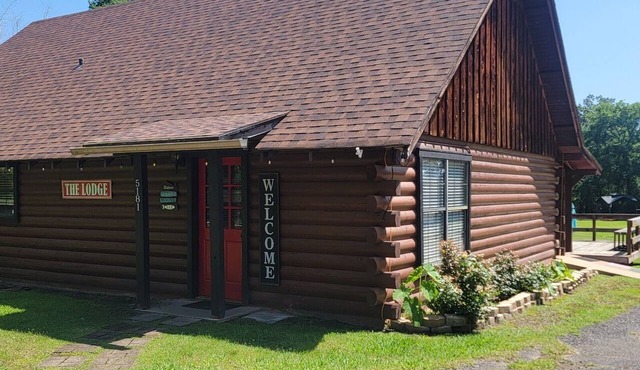 The Lodge-Uncertain Lodge and Inn; Breathtaking Cabin That Sleeps 10