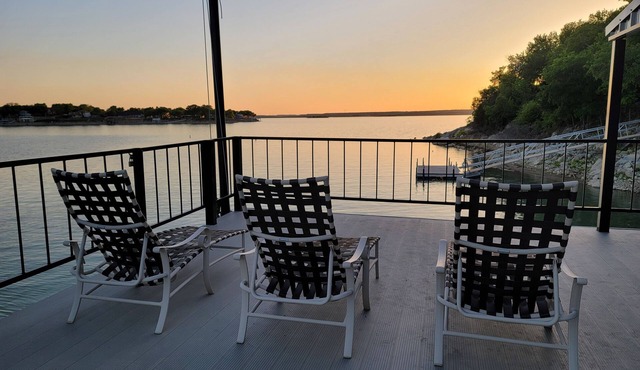 The Lookout at Lakewood, Lakefront Paradise with Ultimate Entertainment, Hot Tub and Dock